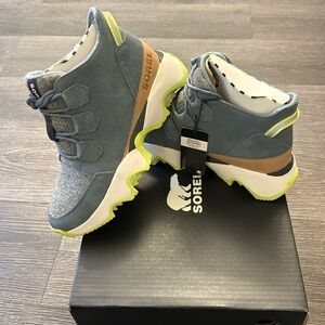 New in box Women’s Sorel boots size 9
